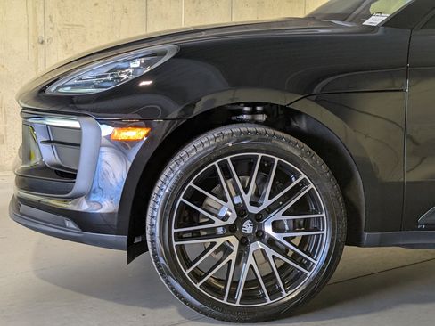 New 2026 Porsche Macan image 17