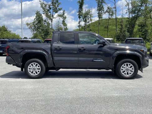 Used 2024 Toyota Tacoma SR5 AWD/4WD image 30