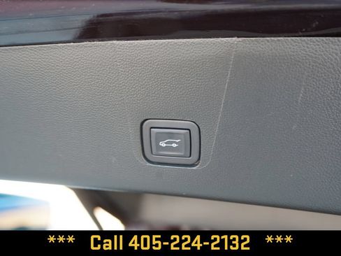 Used 2023 Chevrolet Traverse Premier AWD/4WD image 27
