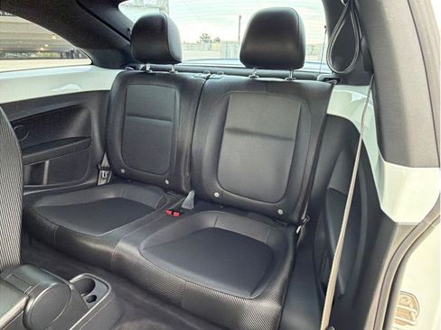 Used 2019 Volkswagen Beetle 2.0T SE FWD image 11
