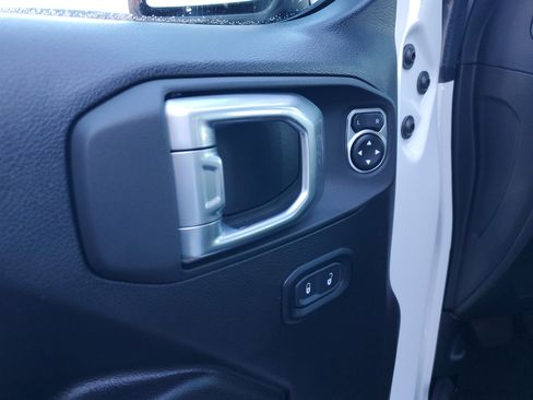 Used 2023 Jeep Wrangler Unlimited Rubicon 4xe image 7