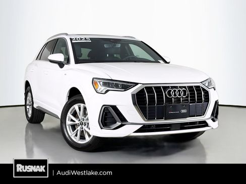 Certified 2025 Audi Q3 2.0T Premium w/ Convenience Package AWD/4WD image 1