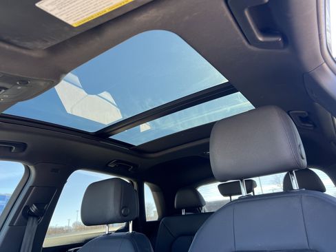 Used 2020 Audi Q3 2.0T Premium image 34