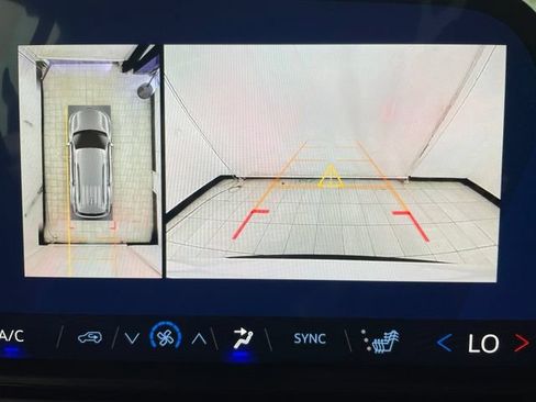 New 2026 Chevrolet Traverse LT w/ Driver Confidence Package AWD/4WD image 5