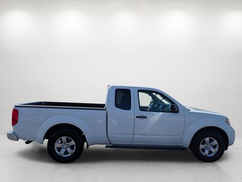 Used 2013 Nissan Frontier SV image 4