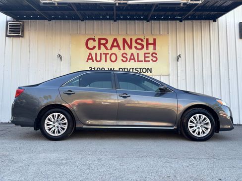 Used 2013 Toyota Camry LE image 2