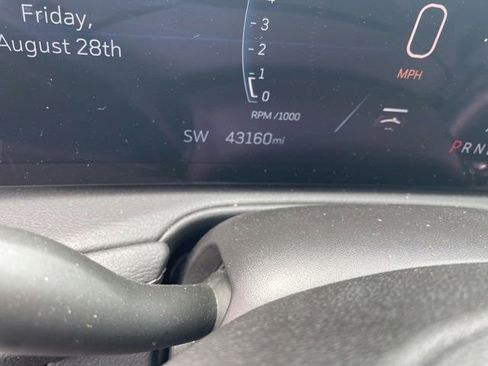 Used 2025 Cadillac XT4 Premium Luxury FWD image 10
