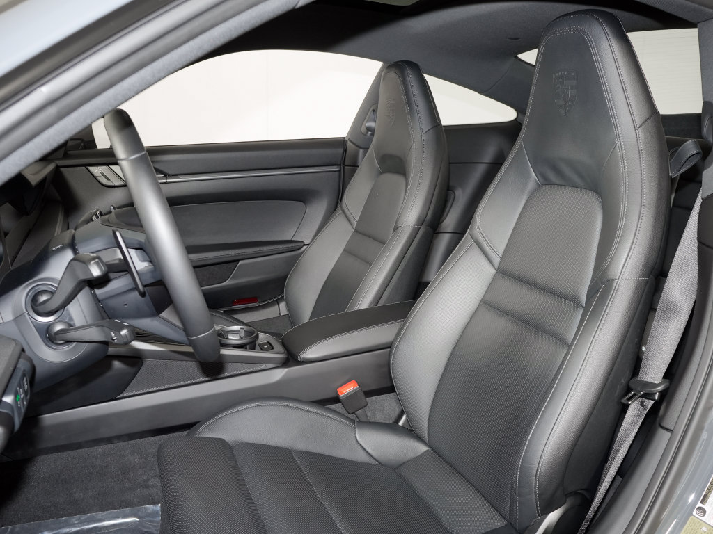 Certified 2025 Porsche 911 Carrera RWD image 5