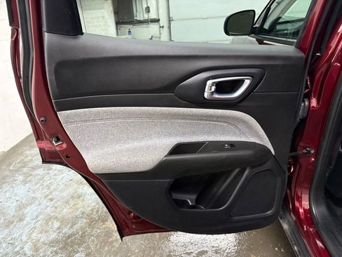 Used 2022 Jeep Compass Latitude image 11