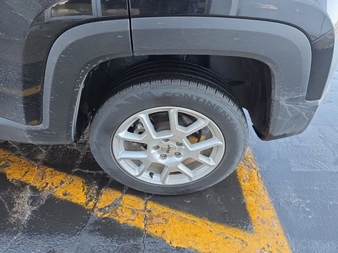 Used 2022 Jeep Renegade Latitude image 12