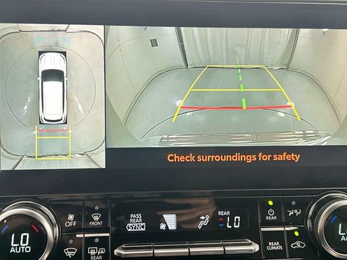 Used 2023 Toyota Highlander Platinum FWD image 14