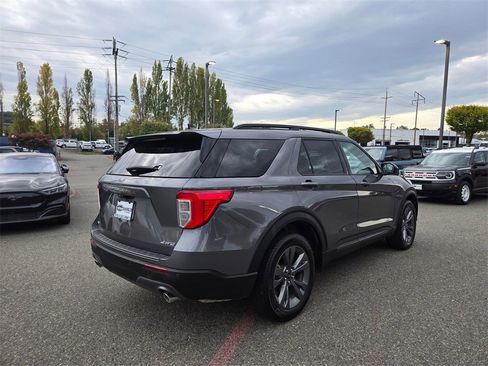 Used 2023 Ford Explorer XLT w/ Equipment Group 202A image 5