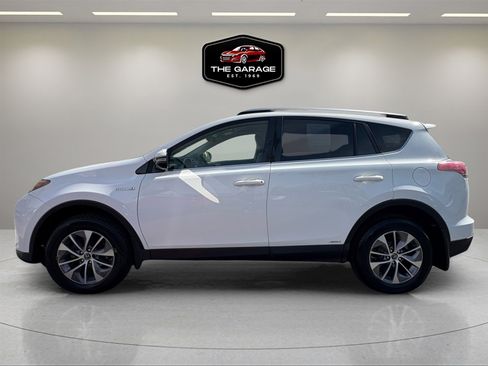 Used 2018 Toyota RAV4 LE Plus image 4