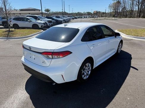 Used 2025 Toyota Corolla LE image 10