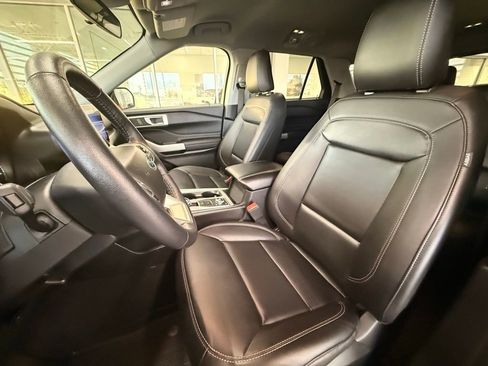 Used 2023 Ford Explorer XLT w/ Equipment Group 202A image 17
