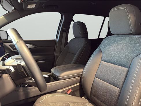 Used 2025 Chevrolet Traverse LT w/ Midnight/Sport Edition FWD image 11