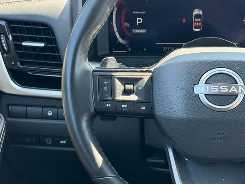 Used 2025 Nissan Rogue SL w/ Tech Package image 21