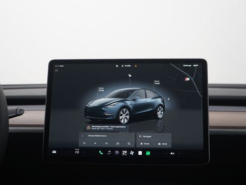 Used 2024 Tesla Model Y Long Range AWD/4WD image 14