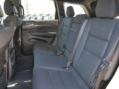 Used 2019 Jeep Grand Cherokee Laredo AWD/4WD image 27