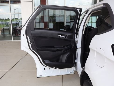 Used 2016 Ford Edge SE FWD image 29