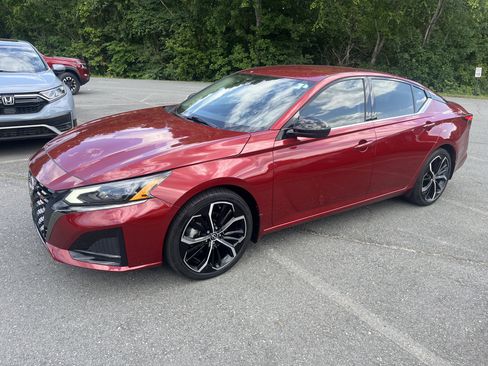 Certified 2023 Nissan Altima 2.5 SR FWD image 1