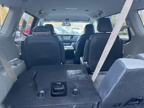 Used 2017 Kia Sedona SX image 6