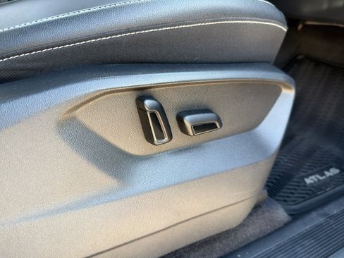 Used 2020 Volkswagen Atlas Cross Sport SEL image 27