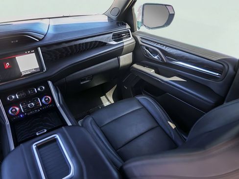 Used 2023 GMC Yukon XL Denali RWD image 30