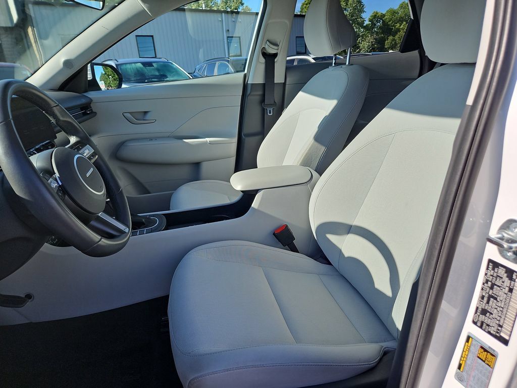Used 2025 Hyundai Kona SEL FWD image 19