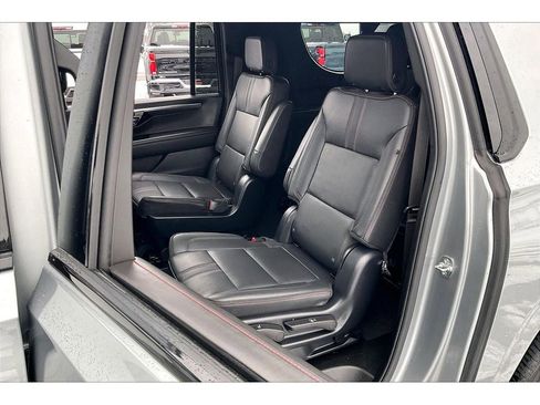 Used 2025 Chevrolet Suburban RST w/ Comfort Package image 28