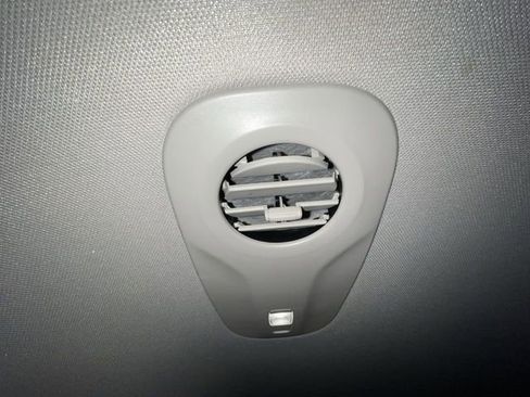 Used 2024 Chrysler Pacifica Touring-L image 20