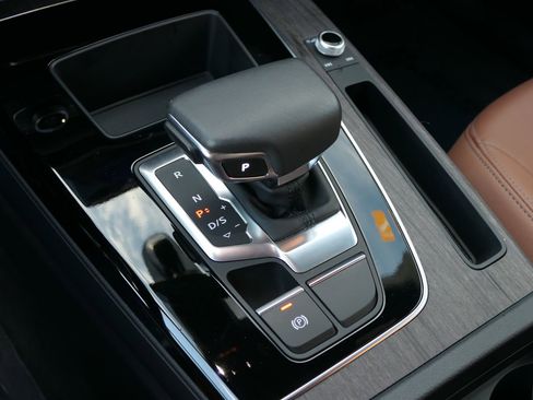 Used 2024 Audi Q5 2.0T Premium w/ Convenience Package image 27