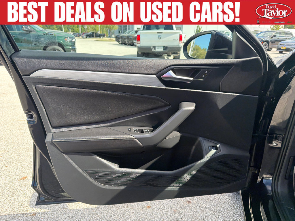 Used 2025 Volkswagen Jetta Sport FWD image 20