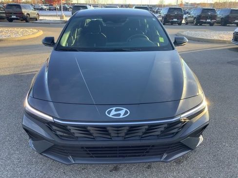 Certified 2025 Hyundai Elantra SEL image 2