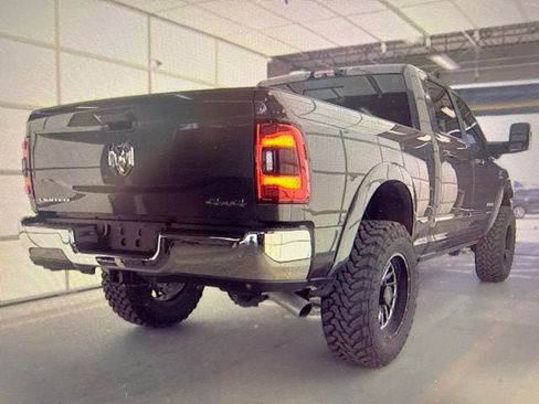 Used 2024 RAM 2500 Limited AWD/4WD image 3