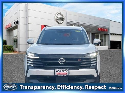 Certified 2025 Nissan Kicks SR image 2