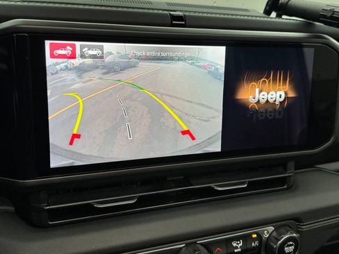 Used 2024 Jeep Wrangler High Altitude AWD/4WD image 30