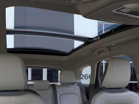 New 2025 Lincoln Corsair Reserve image 22