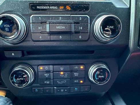 Used 2018 Ford F150 Lariat w/ Equipment Group 502A Luxury AWD/4WD image 8