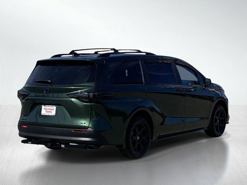 Certified 2025 Toyota Sienna XLE Woodland Edition image 8