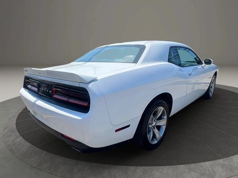 Used 2018 Dodge Challenger SXT RWD image 5