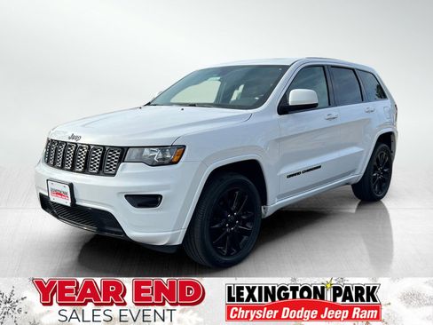 Used 2020 Jeep Grand Cherokee Altitude image 2