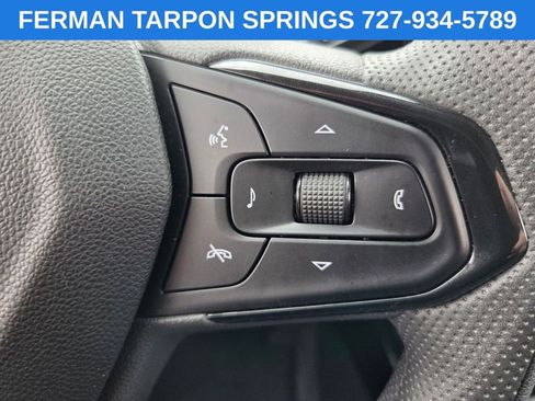 Certified 2025 Chevrolet Trax LT image 30