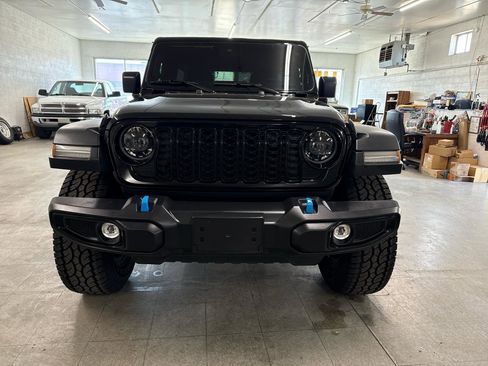 Used 2024 Jeep Wrangler Unlimited image 6