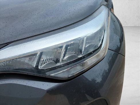 Used 2022 Toyota C-HR XLE FWD image 9