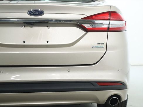 Used 2017 Ford Fusion SE w/ Fusion SE Technology Package image 43
