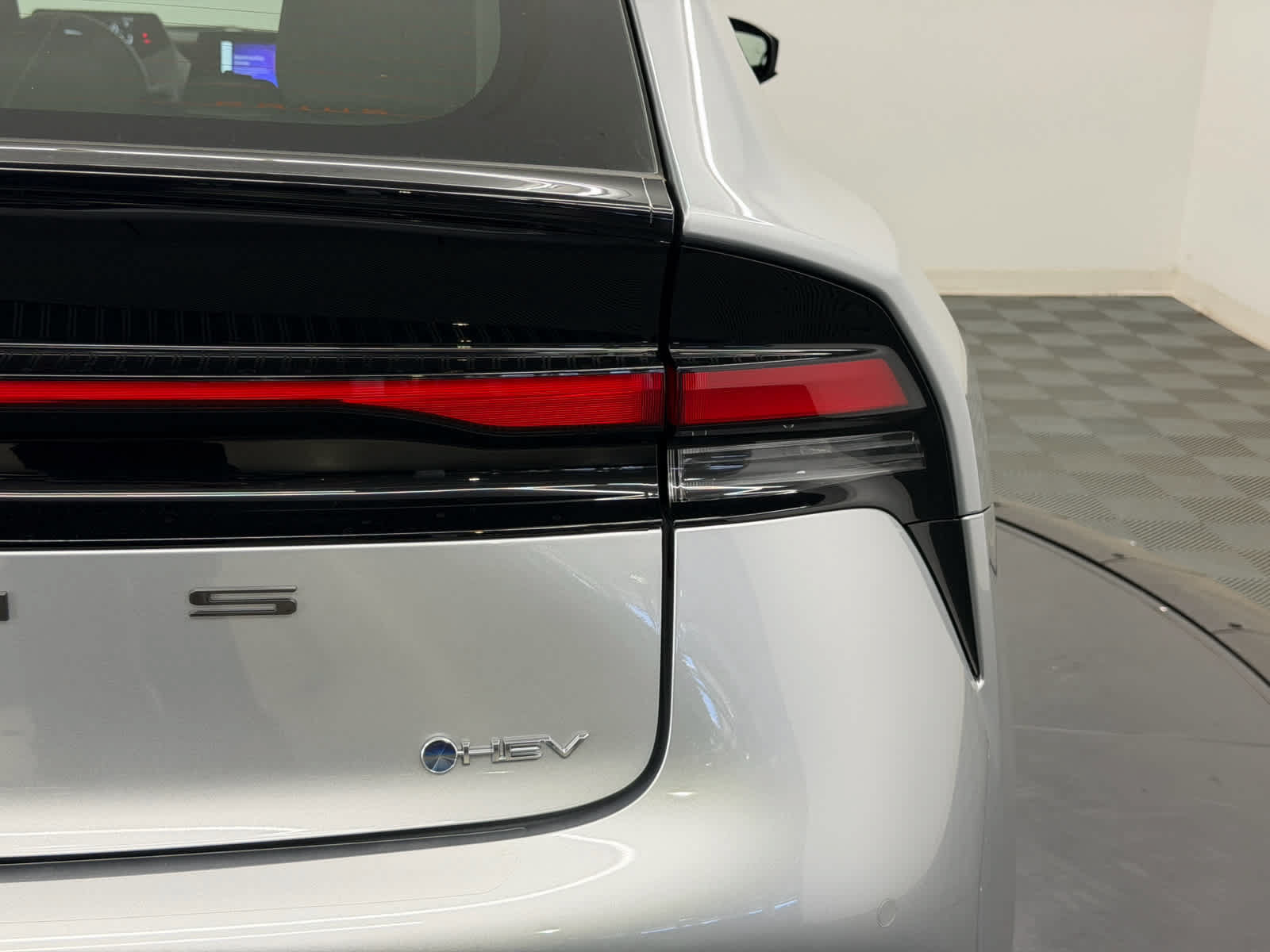 New 2027 Toyota Prius LE FWD image 12