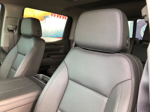 Used 2025 Chevrolet Silverado 1500 LT Trail Boss w/ Convenience Package II AWD/4WD image 18