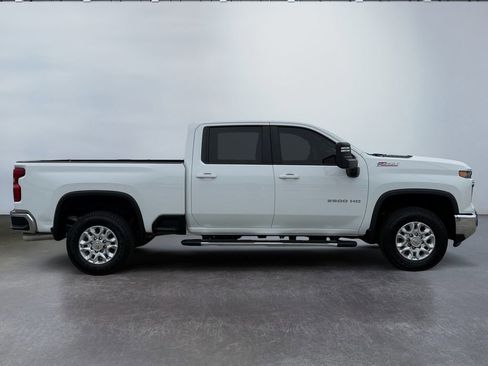Used 2024 Chevrolet Silverado 2500 LT AWD/4WD image 2