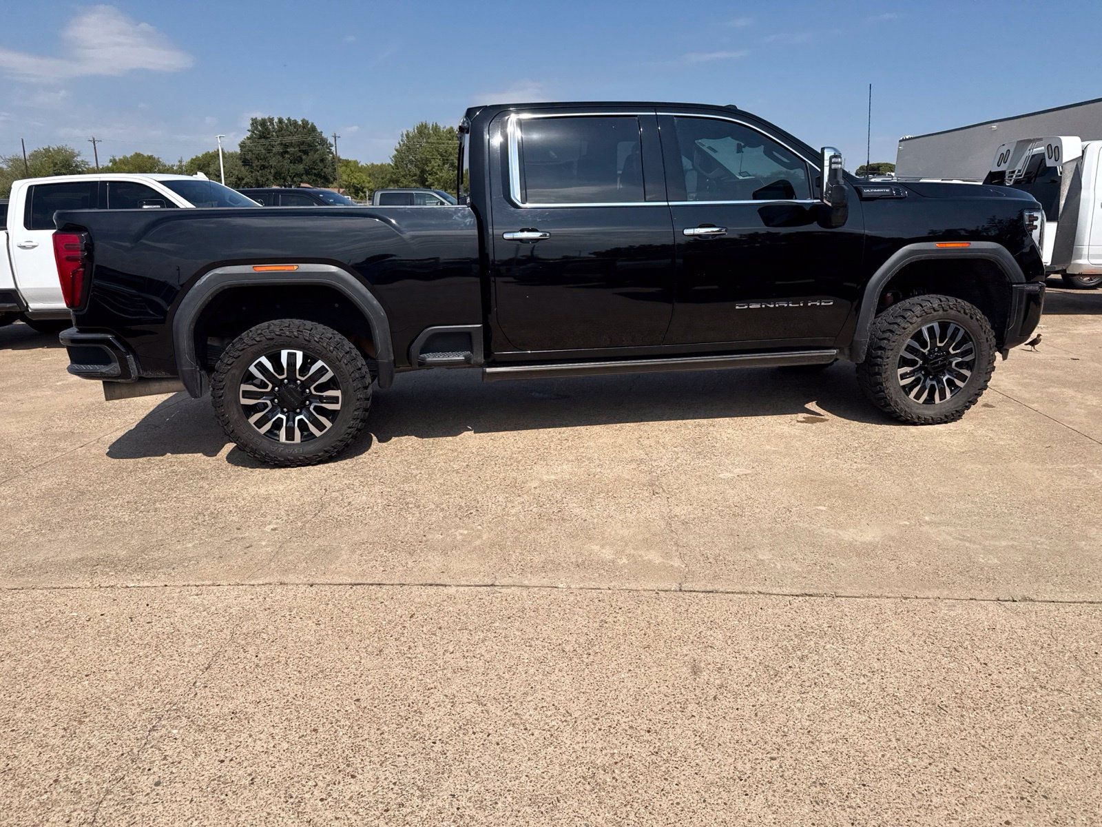 Used 2024 GMC Sierra 2500 Denali Ultimate AWD/4WD image 8